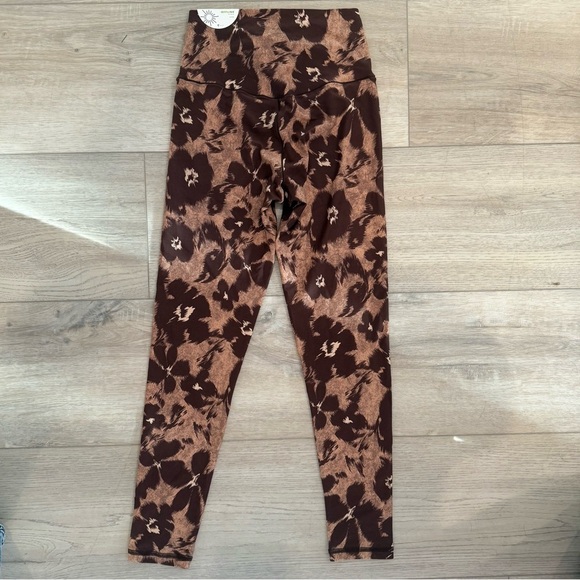 Offline by Aerie Women’s Hi-Rise Real Me Athletic Leggings Brown Floral Med NEW - Picture 2 of 8